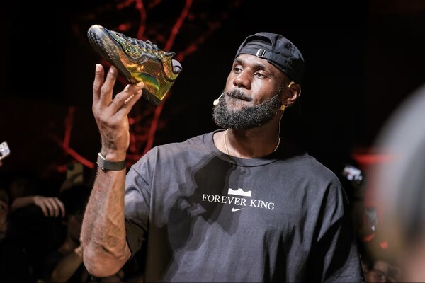 엘리엇 힐(Elliott Hill) 나이키 CEO는 중국이 여전히 최우선 과제이며, 르브론 제임스와 같은 운동선수들의 최근 프로모션 투어는 해당국의 중요성을 보여주는 신호라고 밝혔다. [출처=게티이미지]