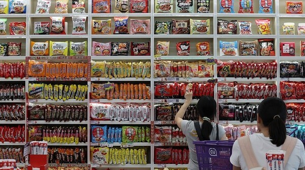 올해 농수산식품 수출은 지난 9월 말 이미 100억 달러(약 14조원)를 돌파해 사상 최단기간 성과를 달성했다. [출처=연합뉴스]