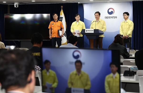 화재 브리핑 나선 이재용 국가정보자원관리원장. [출처=연합]