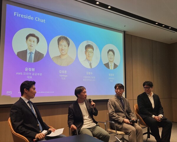 지난 4월 18일 (왼쪽부터)윤정원 AWS 공공부문 대표, 김성훈 업스테이지 대표, 김광수 서울대학교병원 융합의학과 교수, 정권호 JNPMEDI 대표가 기자들의 질문에 답하고 있다. [출처=진운용 기자]