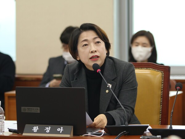 2일 국회 과학기술정보방송통신위원회 소속 황정아 의원이 KT와 경찰청으로부터 제출받은 자료를 교차 분석한 결과, 경찰이 파악한 피해자 214명 중 19명이 KT의 자체 조사에서 누락된 것으로 나타났다. [출처=황정아 의원실]