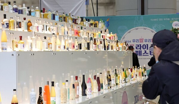 농림축산식품부가 APEC 정상회의 만찬주로 우리술을 추천하며 ‘K-술’이 한류 식문화의 새로운 상징으로 주목받고 있다. [출처=연합뉴스]