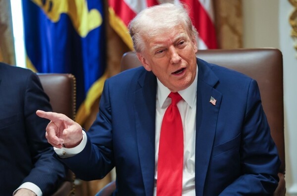 도널드 트럼프 미국 대통령이 이스라엘과 하마스 간 ‘가자 평화구상’ 1단계 합의와 관련해 억류된 이스라엘 인질 20명이 오는 13일이나 14일 석방될 것이라고 밝혔다. [출처=연합]