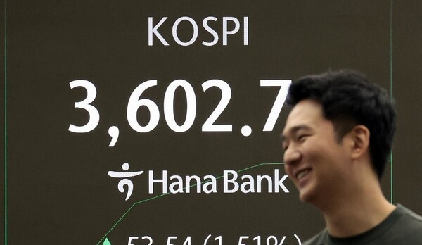 추석 연휴 이후 재개된 코스피가 10일 오전 장 초반 사상 처음으로 3600선을 돌파했다. [출처=연합]