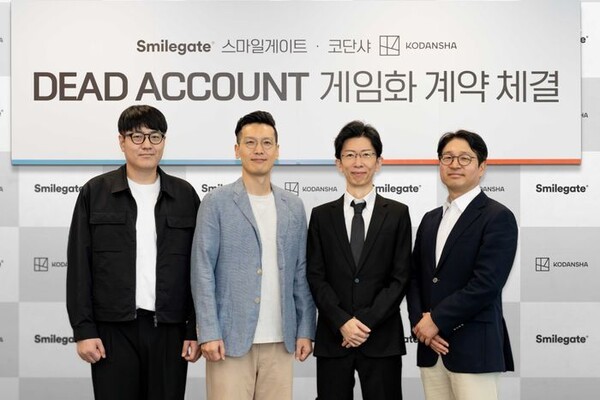 스마일게이트는 일본 출판사 코단샤와 만화 '데드 어카운트' 게임화를 위한 라이선스 계약을 체결했다고 10일 밝혔다. (왼쪽부터) 이안게임즈 조경주, 박영재 공동대표, 코단샤 후루카와 신 부장, 스마일게이트 홀딩스 메가포트 부문 백영훈 대표. [출처=스마일게이트]