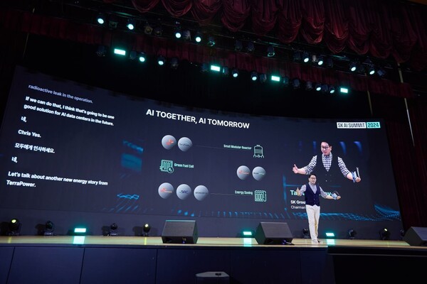 최태원 SK그룹 회장이 지난해 11월 SK AI Summit 2024에서 기조연설을 하는 모습 [출처=SK]