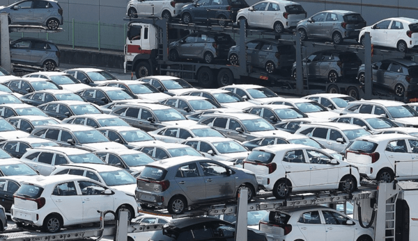 수출 대기 중인 자동차들. [출처=연합]