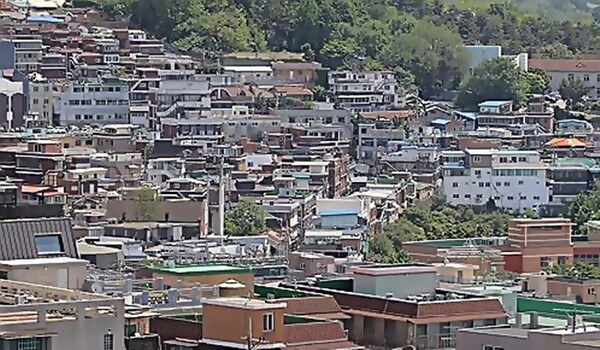 13일 국회 기획재정위원회 소속 더불어민주당 허영 의원이 한국자산관리공사(캠코)로부터 제출받은 자료를 보면, 올해 상반기에만 이미 1800여 건의 공매가 진행된 것으로 집계되었다.[출처=연합]