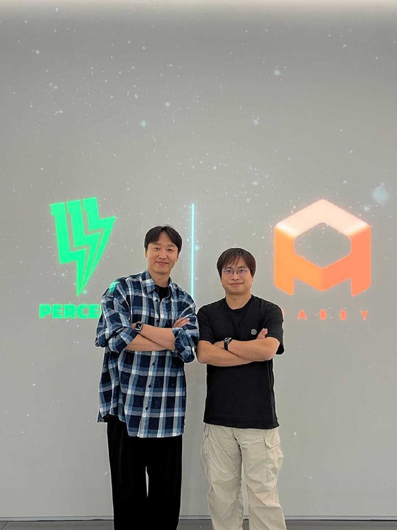 (왼쪽부터) 김강안 111퍼센트 대표, 스테판 왕 하비 대표. [출처=111퍼센트]