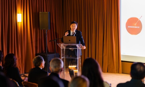 아모레퍼시픽이 ‘피부 장수(Skin Longevity)’를 주제로 한 심포지엄을 지난 13일 미국 뉴욕에서 개최했다. [출처=아모레퍼시픽]