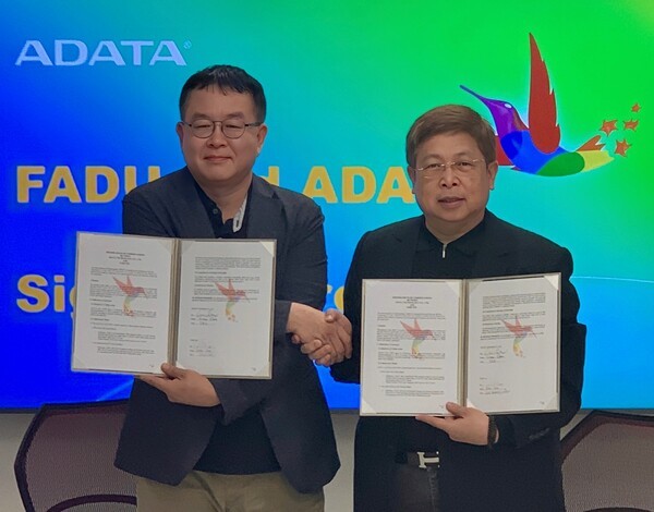 지난 4월 남이현 파두 대표이사 겸 최고기술책임자(CTO, 왼쪽)와 사이먼 첸(Simon Chen, 오른쪽) 에이데이터 회장이 만나 전략적 제휴 및 포괄적 협력에 관한 업무협약을 체결했다. [출처=파두]