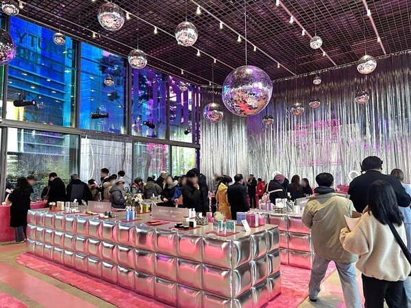 신세계면세점은 지난해 중소벤처기업부·한국중소벤처기업유통원과 함께 뷰티 분야 우수 수출 중소기업을 지원하는 'K-전략품목 어워즈'를 진행했다. ‘K-뷰티 팝업스토어’ 현장 모습. [출처=신세계면세점]