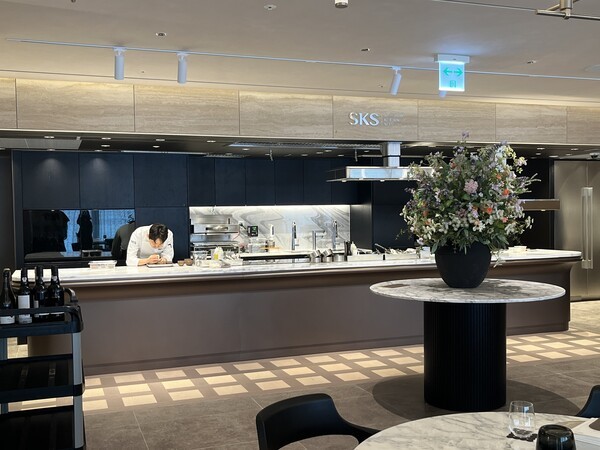 ‘SKS 서울’ 4층 다이닝 공간. [출처=김신혜 기자]