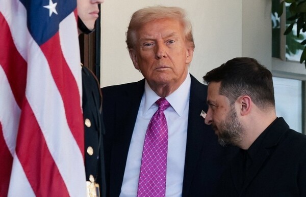 도널드 트럼프 미국 대통령이 블라디미르 푸틴 러시아 대통령과의 회담을 앞두고 볼로디미르 젤렌스키 우크라이나 대통령을 만나 전쟁 종전 방안을 논의했다. [출처=연합]