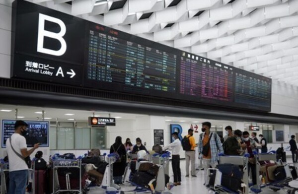 일본이 2028년부터 외국인 여행객을 대상으로 온라인 사전 입국 심사 제도를 도입하고 이에 따른 수수료를 부과할 계획이다. [출처=연합]