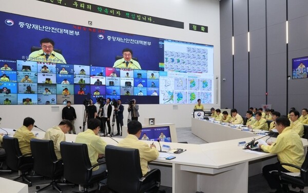 국가정보자원관리원 대전 본원 화재로 중단된 정부 전산시스템 709개 중 367개가 복구됐다. [출처=연합]