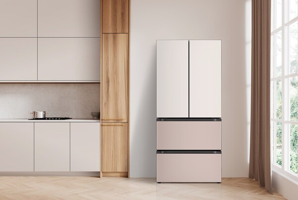 LG전자가 AI로 김치 맛은 더 살리고, 구독 케어십 서비스로 위생 관리는 더 강화한 김치냉장고 신제품을 출시했다. LG전자 김치냉장고 신제품이 집 안 공간에 조화롭게 배치된 모습. [출처=LG전자]