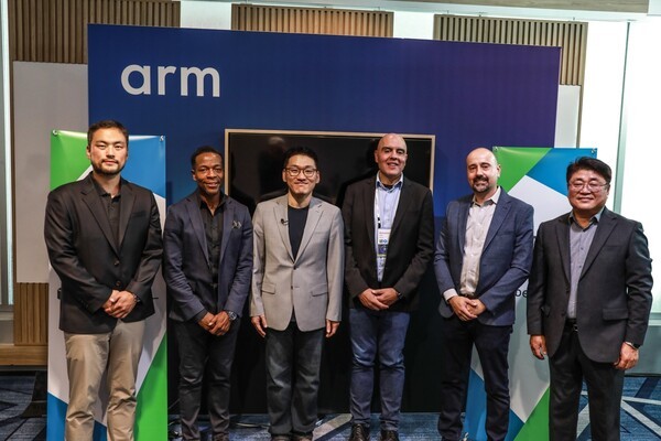(좌측부터)오진욱 리벨리온 CTO, Will Abbey Arm Chief Commercial Officer, 박성현 리벨리온 대표, Mohamed Awad Arm 수석부사장, Eddie Ramirez Arm 인프라 사업부 부사장, 황선욱 Arm코리아 사장. [출처=리벨리온]