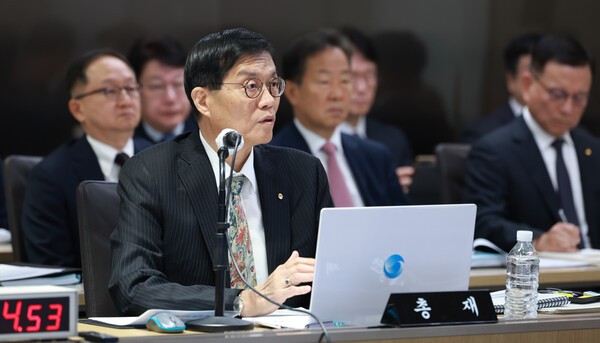 20일 서울 중구 한국은행에서 열린 국회 기획재정위원회 2025년도 국정감사에서 이창용 한은 총재가 기재위 위원들의 질의에 답하고 있다. [출처=한국은행]
