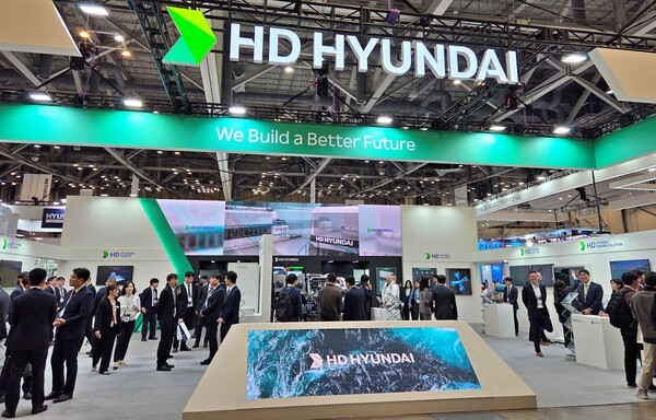 21일 부산 벡스코에서 열린 코마린 2025 HD현대 부스에 관람객들이 모여들고 있다. [사진=진명갑 기자]