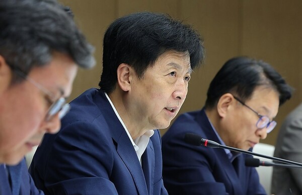 국회 기획재정위원회 소속 오기형 의원(더불어민주당, 서울 도봉구을)은 고의 또는 중대한 과실로 타인에게 손해를 입힌 경우, 발생한 손해액의 최대 5배까지 배상하도록 하는 내용의 상법 개정안을 대표 발의했다고 22일 밝혔다. 사진은 발언하는 오기형 더불어민주당 코스피5000특위 위원장.[출처=연합]