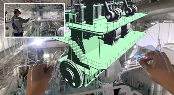 XR기술(갤럭시XR)을 활용해 선박 엔진을 검사하는 모습. [출처=삼성중공업 ]