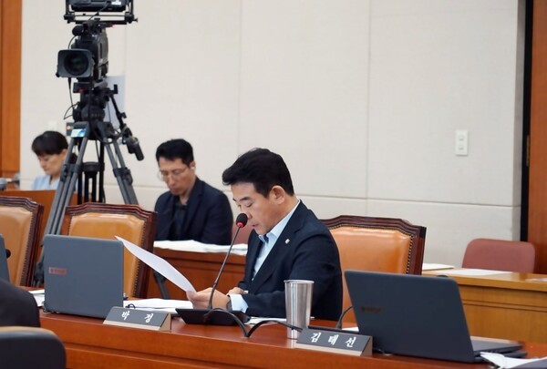 국회 기후에너지환경노동위원회 소속 박정 의원(더불어민주당, 파주시을)이 23일 국정감사에서 발전 5사의 '위험의 외주화' 문제를 강하게 지적했다. [출처=박정 의원실]