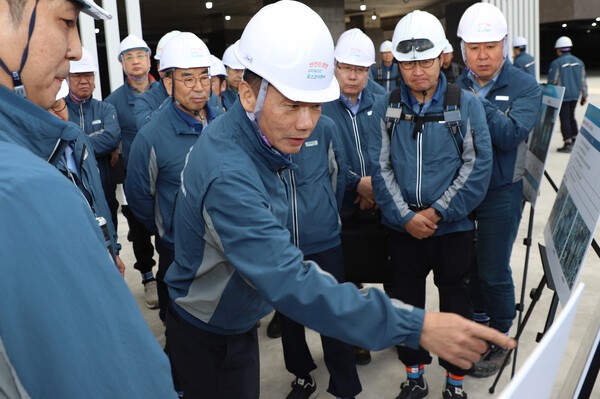 송치영 사장 현장 전사경영회의 진행[출처= 포스코이앤씨]