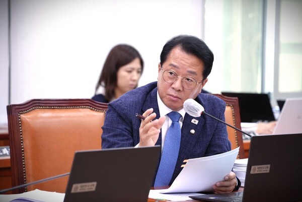 28일 더불어민주당 문금주 의원실이 분석한 자료에 따르면, 귀농 농업창업자금(이하 귀농자금)의 연체율은 올해 1.58%를 기록하며 지난 2018년 대비 5배 이상 급증했다. 이는 한국은행이 발표한 개인사업자 및 자영업자 전체 대출 연체율(각각 0.51%, 0.44%)보다 3배 이상 높은 수치다. 같은 기간 연체 건수 역시 101건에서 698건으로 약 7배 증가하며, 귀농인들의 상환 부담이 심화되고 있음을 시사한다. [출처=문금주 의원실]