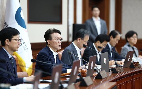 국무회의 주재하는 김민석 총리.[출처=연합]