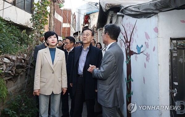 성수 1지구 재건축 현장 방문한 김윤덕 국토교통부 장관[출처= 연합뉴스]