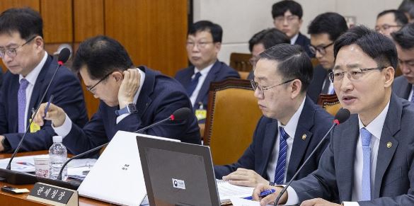 종합 국정감사에서 답변하는 임광현 국세청장 [출처=연합]