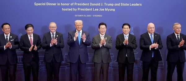 이재명 대통령은 31일 APEC 의장 자격으로 개막식장에서 경주를 방문한 각국 정상들을 직접 영접할 예정이다.[출처=연합]