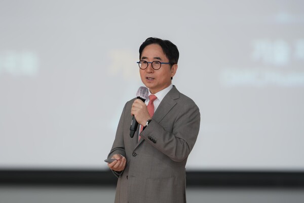 장덕현 사장은 31일 52주년 창립기념사를 통해 불확실한 글로벌 경영 환경 속에서 철저한 미래 준비를 위한 각오를 다졌다. [출처=삼성전기]