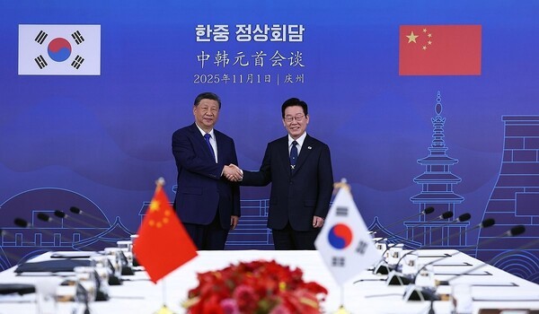 이재명 대통령과 시진핑 중국 국가주석이 1일 경주에서 정상회담을 갖고 총 7건의 양해각서를 체결했다. 이는 이 대통령 취임 후 처음 열린 한중 정상회담으로, 시 주석의 11년 만의 국빈 방한을 계기로 이뤄졌다. [출처=연합]