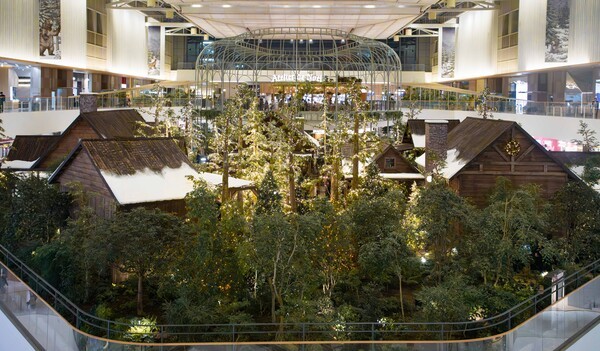 현대백화점 더현대 서울 5층 사운즈 포레스트에 조성된 '해리의 크리스마스 공방' 전경. [출처=현대백화점그룹]