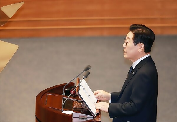 이재명 대통령이 4일 국회 본회의장에서 2026년도 정부 예산안 시정연설을 통해 인공지능 시대로의 전환이 국가적 과제라고 강조했다.  [출처=연합]