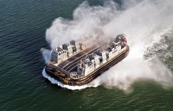 ▶ HJ중공업이 해군에 인도한 공기부양 고속상륙정(LSF-II). [제공=HJ중공업]