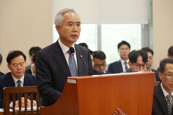 더불어민주당 양부남 의원(광주 서구을)이 4일 특정 국가나 국민, 인종에 대한 허위사실 유포와 모욕 행위를 형사처벌하는 형법 개정안을 국회에 발의했다고 밝혔다. [출처=양부남 의원실]