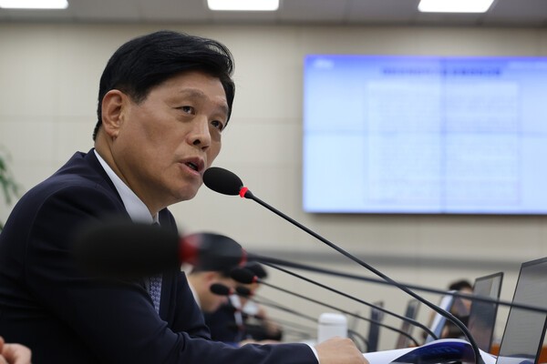 프로야구 시즌을 앞두고 온라인 티켓 재판매 플랫폼의 암표 거래를 강력히 규제하는 법안이 국회에 제출됐다. 조승래 의원(더불어민주당·대전 유성구갑)은 5일 입장권 부정판매 범위 확대와 처벌 강화를 핵심으로 하는 '국민체육진흥법' 및 '공연법' 일부개정안을 대표 발의했다고 밝혔다.[출처=조승래 의원실]