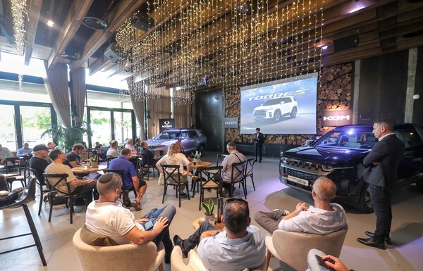 KGM은 독일 시장 대규모 글로벌 론칭에 이어 개별 국가별로 토레스 하이브리드와 무쏘 EV 등 신제품 출시 행사를 갖고 수출시장 공략 가속화에 나섰다. [출처=KGM]