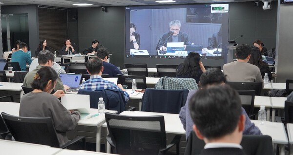보험연구원과 서울대학교 경영대학, 증권금융연구소가 6일 공동 개최한 세미나 ‘AI와 보험산업의 미래: 신뢰, 소비자, 그리고 인간 이해’는 기술 확산의 속도보다 ‘책임 있는 AI’의 중요성을 강조하며 보험산업의 근본적 변화를 논의했다. [출처=보험연구원 ]