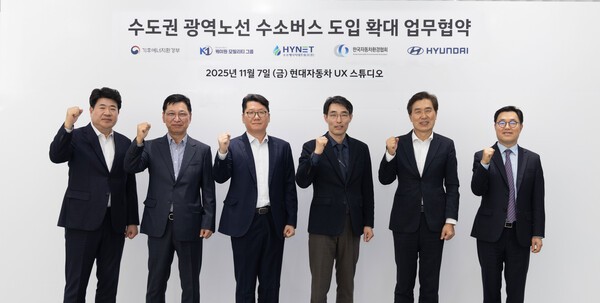 (왼쪽부터) 하이넷 송성호 대표이사, 현대차 국내판매사업부장 김승찬 전무, K1 모빌리티 오정민 전무, 기후에너지환경부 서영태 녹색전환정책관, 한국자동차환경협회 정종선 협회장, 현대차 에너지&수소정책담당 신승규 전무 [출처=현대자동차]