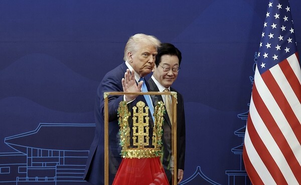 10일 대통령실에 따르면 "원잠 선체를 한국에서 만드는 건 한·미 정상 간 대화에서 논의한 사안"이다. "정상회담 기록을 보면 이재명 대통령이 '우리가 여기서 짓는다'고 말한 부분이 나와 있고, 논의의 처음부터 끝까지 한국에서 선체를 만드는 걸 전제로 말한 것"이라는 게 대통령실의 설명이다.  [출처=연합]