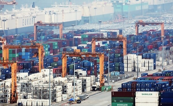 수출항 컨테이너 전경. [출처=연합]