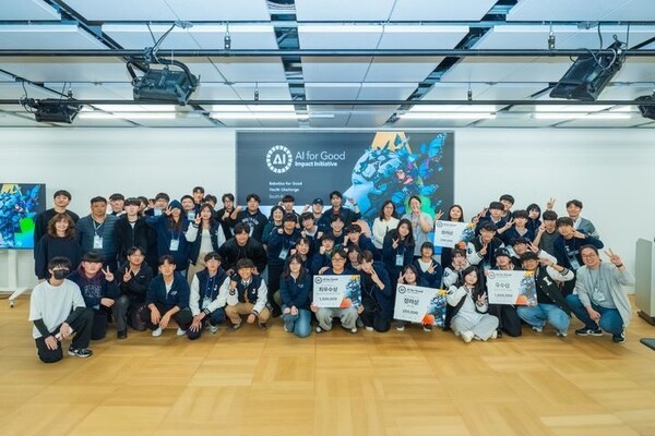 지난 8일 진행된 청소년 글로벌 로보틱스 챌린지에 참여한 전국 고등학생 17개 팀. [출처=네이버] 