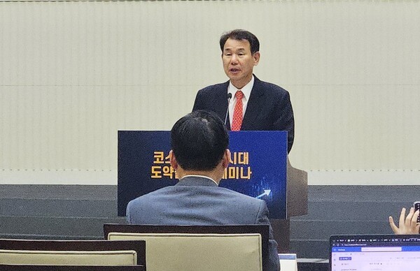 정은보 한국거래소 이사장이 11일 서울 여의도 한국거래소 홍보관에서 열린 ‘코스피 5000 시대 도약을 위한 세미나’에서 개회사를 발표하고 있다. [출처=이해선 기자]