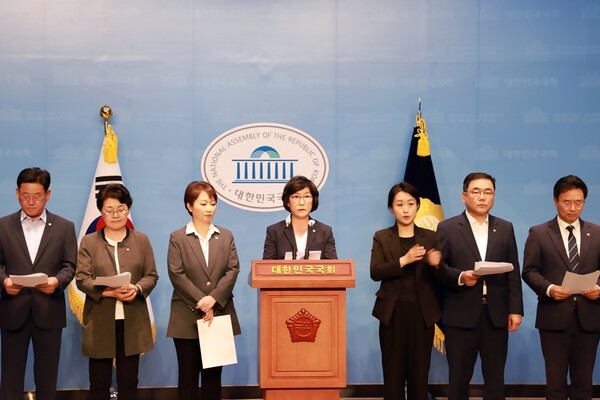 국회 산업통상자원중소벤처기업위원회 오세희 의원(더불어민주당)은 12일 온누리상품권 가맹점 등록 기준을 명확히 하고 과도한 매출 규모 사업자의 등록을 제한하는 '전통시장 및 상점가 육성을 위한 특별법' 일부개정법률안을 대표발의했다고 밝혔다.[출처=오세희 의원실]