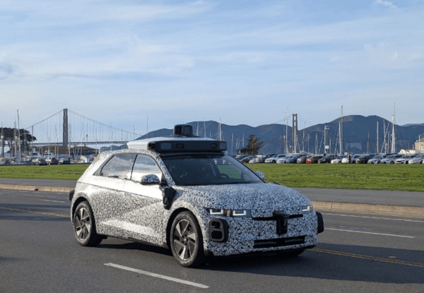 실도로 테스트 중인 아이오닉 5 로보택시 [출처=호세 무뇨스 현대자동차 사장 SNS]