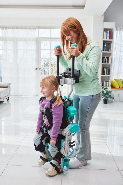 영유아용 재활용 로봇 ‘밤비니 키즈’ [출처=코스모로보틱스]